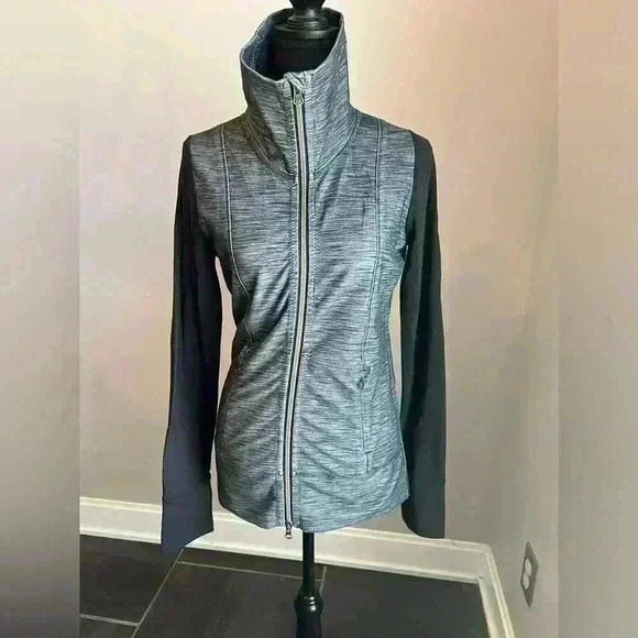 Lululemon Size 6 Jacket Daily Yoga  Denim Polar Haze Black Style W4A54S Pockets - Picture 2 of 7